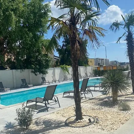 Sunrise House 아파트